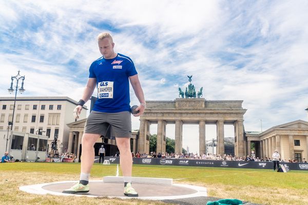 Eric Maihoefer (VfL Sindelfingen) beim Kugelstossen waehrend der deutschen Leichtathletik-Meisterschaften auf dem Pariser Platz am 24.06.2022 in Berlin